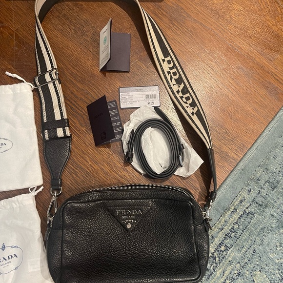 Prada black bag great condition - Picture 2 of 6